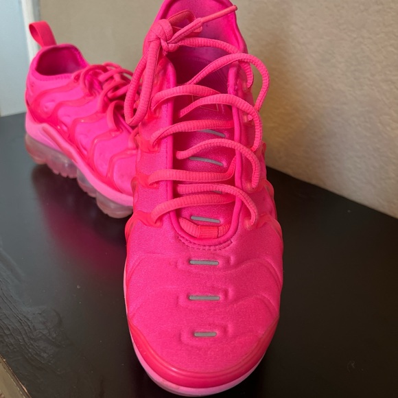 Nike Women's Bright Pink Athletic Shoes - Picture 2 of 4